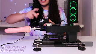 ORGASMO A CHORROS CON MI MAQUINA SEKSUALINĖS - AGATHA DOLLY