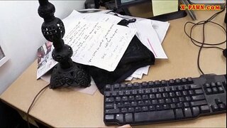 ���ित्र संग एक सम्झौता गरेको तातो व्यापार लागि महिला उनको पैसा छ