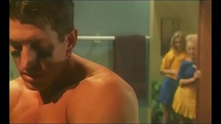 Azgın Ponpon kızlar Calli Cox ve Nisan soyunma odasında becerdin alır