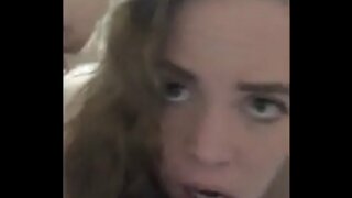 Slutwife deepthroats agus a &#039;toirt anal creampie mus farting e a-mach fhad&#039; s a cumming