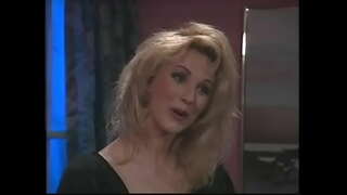 Wonnerbar blonde Fra saugt Hahn a snap Hir rosa Fotze geschraubt op der schwaarzer couch